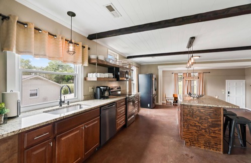 Wilson County House | Lakefront property with 7 bedrooms