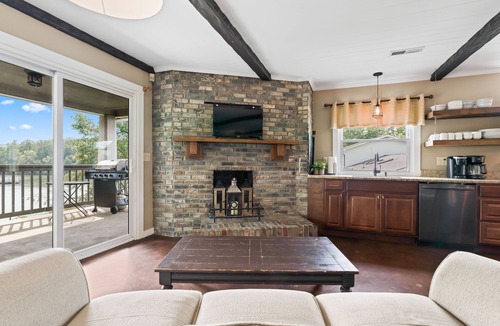 Wilson County House | Lakefront property with 7 bedrooms