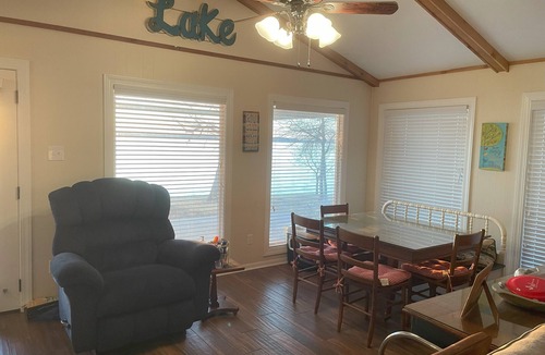 Leon County House | Lakefront Property with Boat Dock close to public boat ramp! Beautiful sunsets!