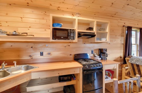 North Rose Cabin | Lakefront Relaxation & Fun: Sodus Bay Cabin 3
