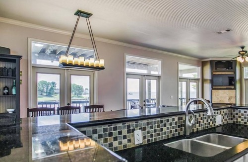 Livingston House | Lakefront relaxation with private dock