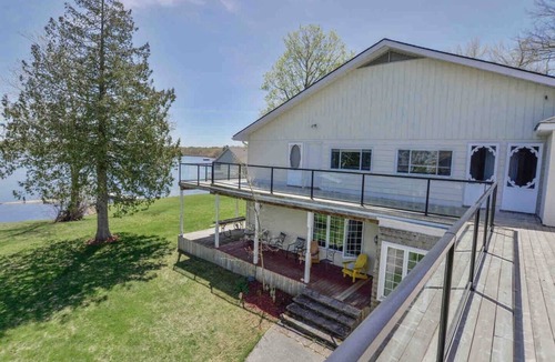 Port Stanton Cottage | lakefront resort, hot tub, sauna #8