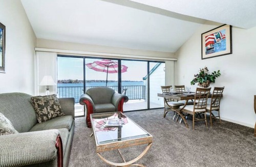 Seven Coves Resort | Lakefront Resort Conference & Event Center Retreat | Sleeps 40