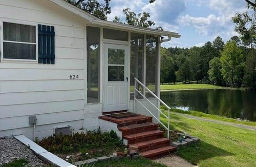 Grubville House | Lakefront Retreat - Sleeps 8 - 1 Hr from STL