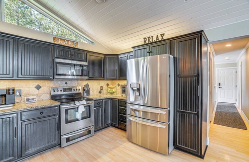 Tumtum House | Lakefront Retreat w/Kayaks, Paddle Boards & Deck!