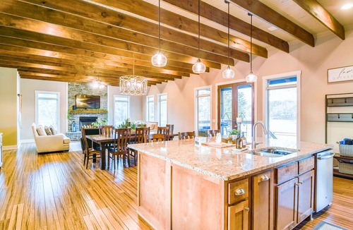 Double Springs House | Lakefront Retreat: Dock,Paddleboard,Kayak& Fishing