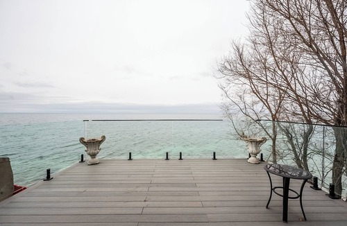 New Toronto House | Lakefront Retreat 10 Min from downtown Toronto