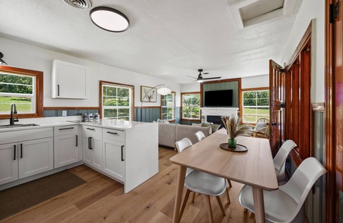 Madill Cabin | Lakefront Retreat | 2 Private Cabins w/Hot Tub & Lake Views- sleeps 10