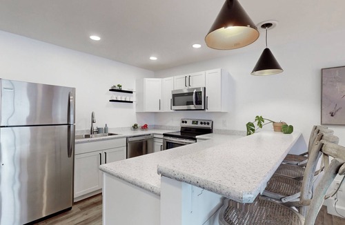 Dundee Apartment | Lakefront retreat at out stylish studio apartments!