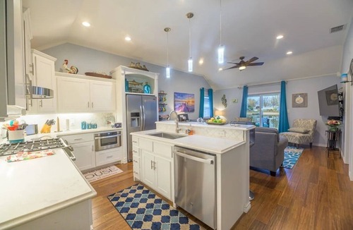 Graford Cottage | Lakefront Retreat - Deep Water Dock, Hot Tub, Game Garage, Bunkhouse