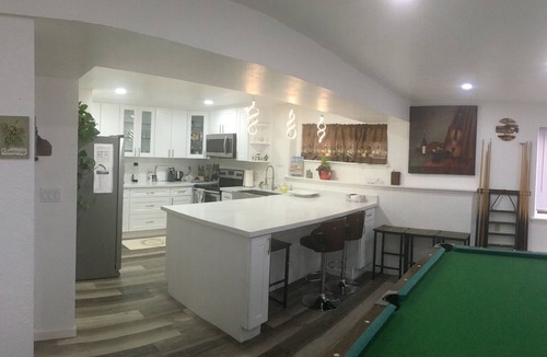 Bonney Lake House | Lakefront retreat house