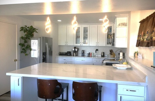 Bonney Lake House | Lakefront retreat house