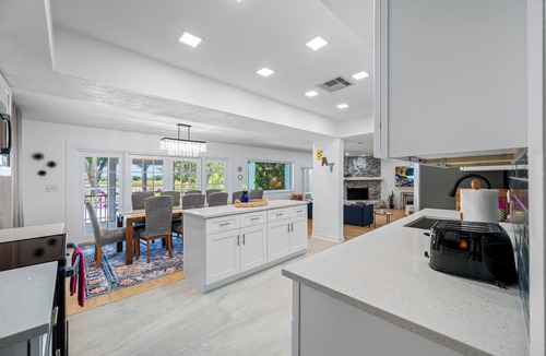On Top of The World House | Lakefront retreat - Heated Pool - 8 miles to Clearwater beach