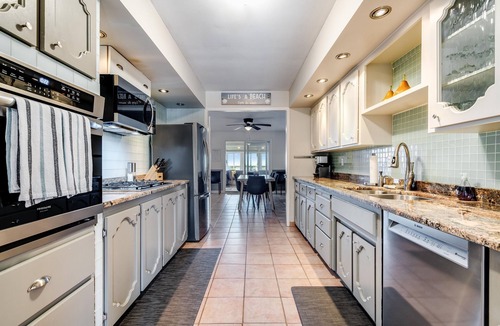 Leamington House | Lakefront Retreat | Hot Tub | Point Pelee