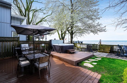 Leamington House | Lakefront Retreat | Hot Tub | Point Pelee