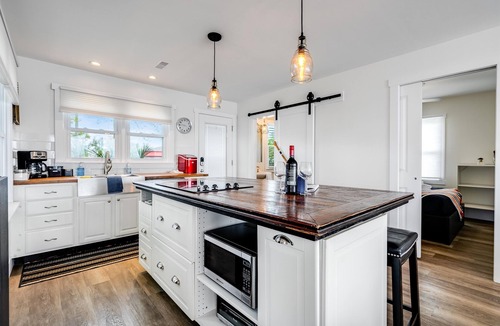 Leamington House | Lakefront Retreat + Hot Tub Sunset Views Point Pelee