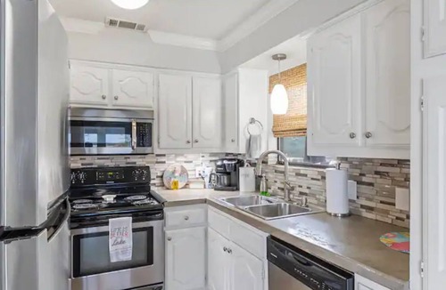 Enchanted Oaks House | Lakefront retreat, hot tub, firepit, pets