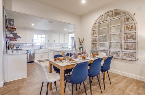 Dennis House | Lakefront Retreat | Hot Tub + Kayaks | Sleeps 20