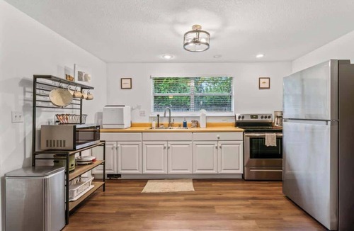 Melrose House | *Lakefront Retreat*- Lake/Private