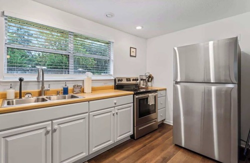 Melrose House | *Lakefront Retreat*- Lake/Private