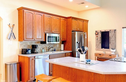 Roach House | Lakefront Retreat - Mile Marker 42 - Dock Bar + Sleeps 15!