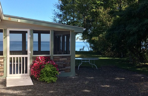 Fancher Cottage | Lakefront Retreat- on Lake Ontario