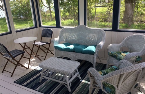 Fancher Cottage | Lakefront Retreat- on Lake Ontario