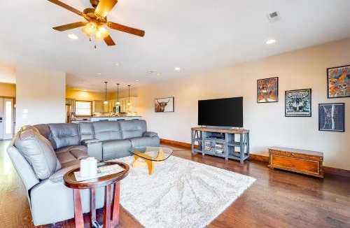 Andersonville House | Lakefront Retreat Sleeps 6 Fireplace Boat Slip