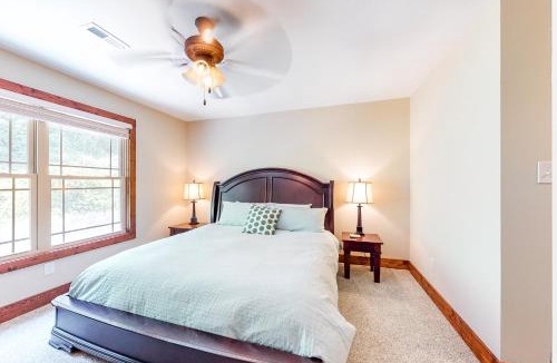 Andersonville House | Lakefront Retreat Sleeps 6 Fireplace Boat Slip