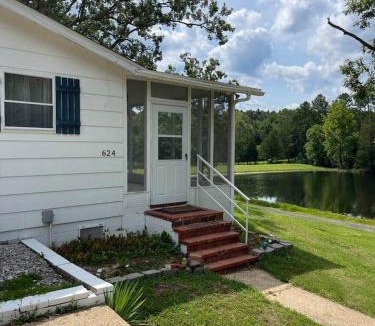 Grubville House | Lakefront Retreat - Sleeps 8 - 1 Hr from STL
