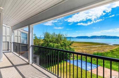 Garden City House | Lakefront Retreat
