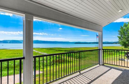 Garden City House | Lakefront Retreat