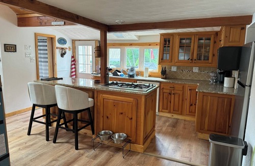 New Hampton House | Lakefront Retreat