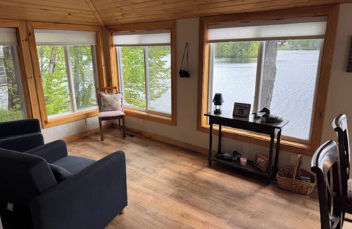 New Hampton House | Lakefront Retreat