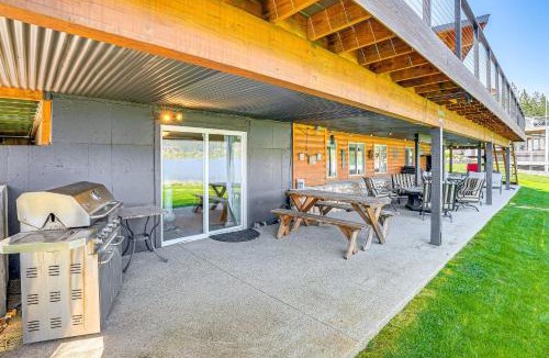 Tumtum House | Lakefront Retreat with Kayaks, Paddle Boards and Deck!