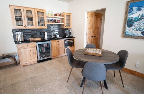 Silverthorne House | Lakefront Retreat | Private Hot Tub + Firepit | Near Hiking Trails
