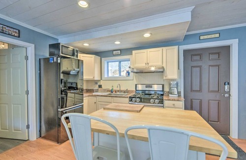 Eastern Vermont House | Lakefront Retreat w/Large Yard & Boat Dock