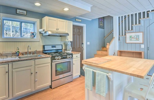Eastern Vermont House | Lakefront Retreat w/Large Yard & Boat Dock