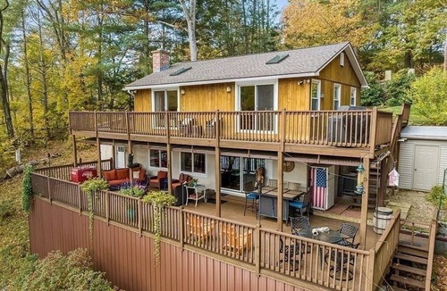 Holland House | Lakefront Retreat w Private Beach, Dock & Kayaks