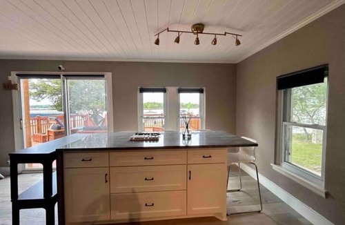 Pecan Acres House | Lakefront Retreat w/Hot Tub +Private Dock - Sleeps 14 - Eagle Mountain Lake