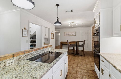 Hattiesburg House | Lakefront Retreat w/Private Cove & 12 Acres