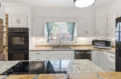 Hattiesburg House | Lakefront Retreat w/Private Cove & 12 Acres