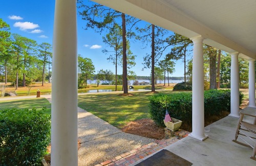 Hattiesburg House | Lakefront Retreat w/Private Cove & 12 Acres