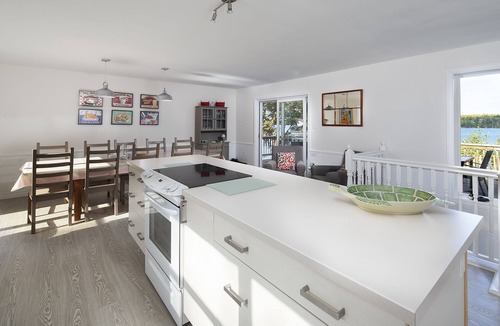 Annapolis Subdivision D House | Lakefront Retreat With Sandy Beach, Perfect For Kids