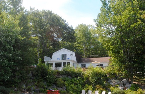 Annapolis Subdivision D House | Lakefront Retreat With Sandy Beach, Perfect For Kids