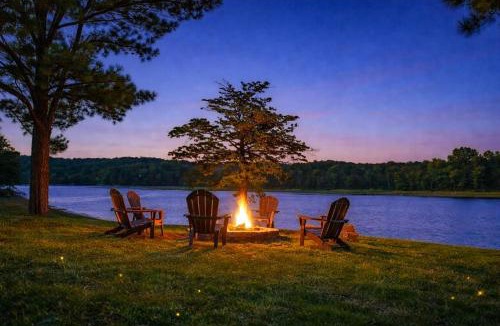 Cadiz House | Lakefront Retreat with Fire Pit & Private Boat Dock, no steps to water! 3BR, 2BA