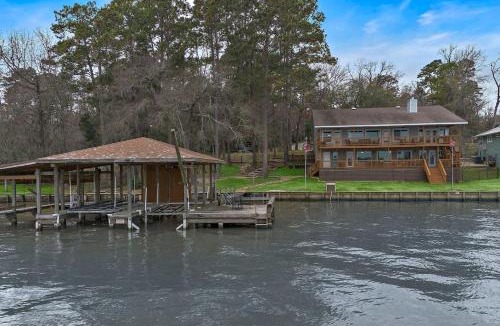 Onalaska House | Lakefront retreat with private dock and water toys