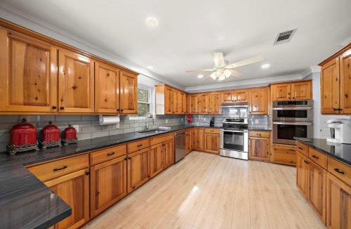 Onalaska House | Lakefront retreat with private dock and water toys