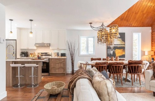 Val-des-Lacs House | Lakefront rustic-chic cabin near Mont-Tremblant