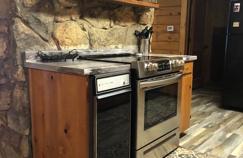 Dogwood Cabin | Lakefront rustic log cabin. Any season vacation, get away, or retreat.